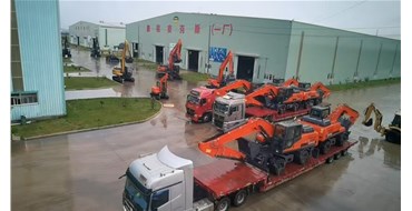 12台22吨轮式挖掘机出口俄罗斯